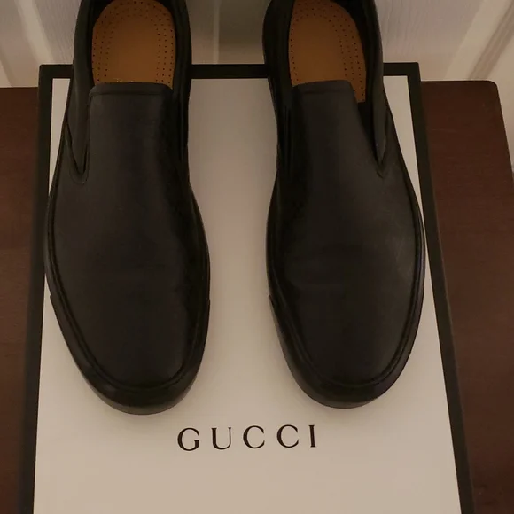 Gucci  Supreme Sneakers - Picture 3 of 7